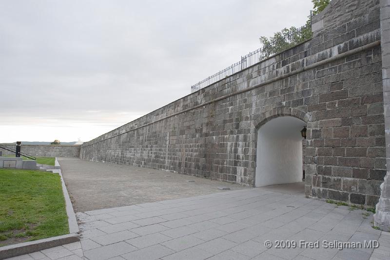 20090828_122330 D3.jpg - Pedestrian entrance to Walled City, Quebec